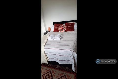 2 bedroom flat to rent, Rusholme Grove, London, SE19