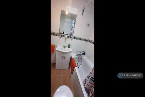 2 bedroom flat to rent, Rusholme Grove, London, SE19