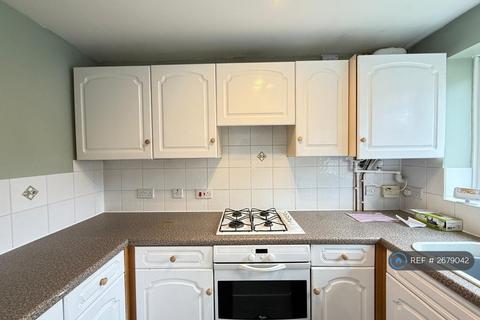 3 bedroom semi-detached house to rent, Bishopgarth Close, Doncaster, DN5