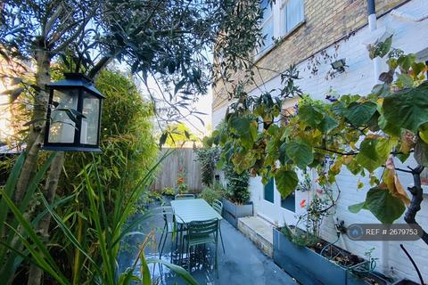 2 bedroom flat to rent, Mount Nod Road, London, SW16