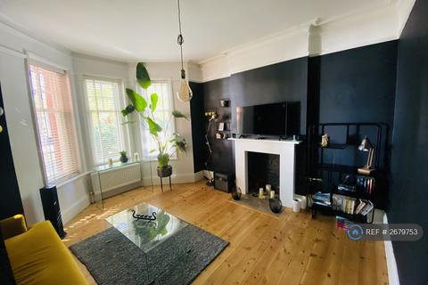 2 bedroom flat to rent, Mount Nod Road, London, SW16