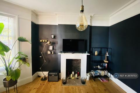 2 bedroom flat to rent, Mount Nod Road, London, SW16