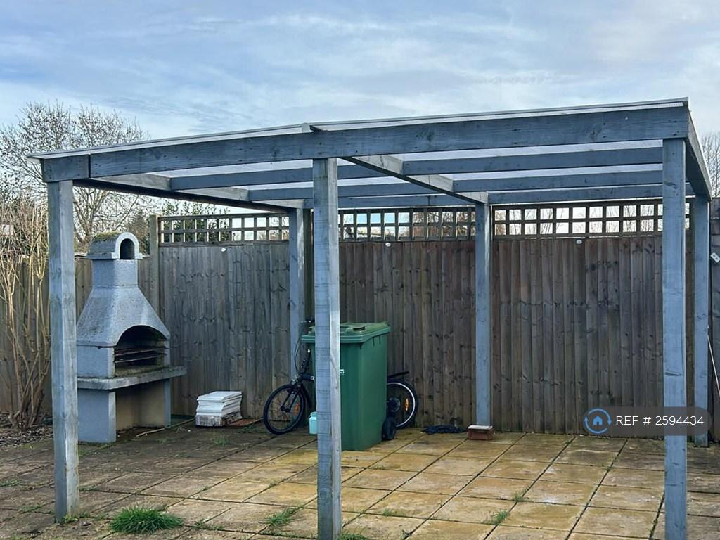 Rear garden view02