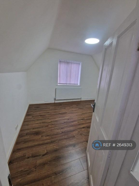 Upstairs Bedroom 4