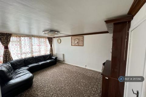 3 bedroom flat to rent, Glebelands Road, Feltham, TW14