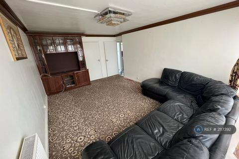 3 bedroom flat to rent, Glebelands Road, Feltham, TW14