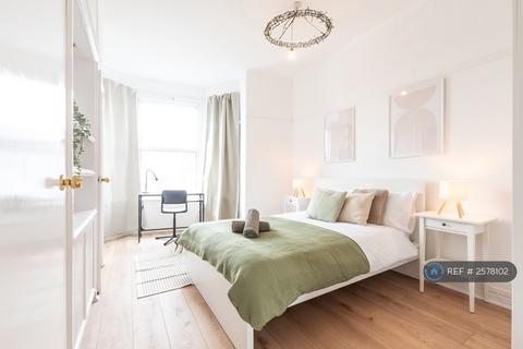 2 bedroom semi-detached house to rent, Gladys Avenue, Portsmouth, PO2