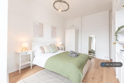 2 bedroom semi-detached house to rent, Gladys Avenue, Portsmouth, PO2