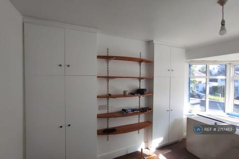 undefined, Whitton Avenue East, Greenford, UB6