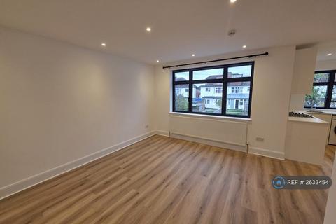 3 bedroom flat to rent, Chantry Close, Harrow, HA3