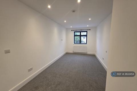 3 bedroom flat to rent, Chantry Close, Harrow, HA3