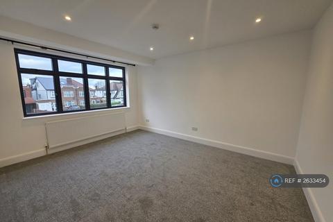 3 bedroom flat to rent, Chantry Close, Harrow, HA3