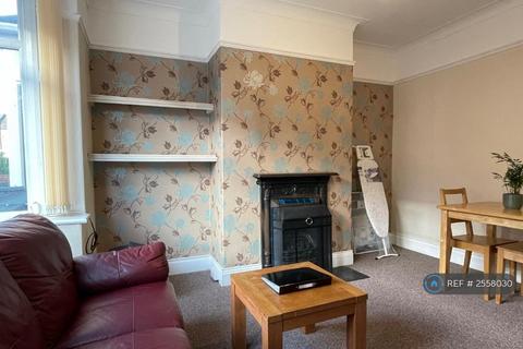 2 bedroom terraced house to rent, George Street, Gosforth, Newcastle Upon Tyne, NE3