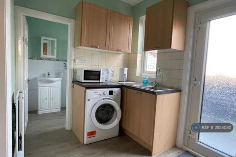 2 bedroom terraced house to rent, George Street, Gosforth, Newcastle Upon Tyne, NE3
