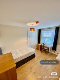 5 bedroom semi-detached house to rent, Highcrown Street, Southampton, SO17