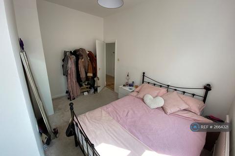 2 bedroom flat to rent, West Bank, London, N16