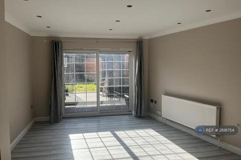 2 bedroom semi-detached house to rent, Fencepiece Road, Ilford, IG6