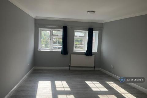2 bedroom semi-detached house to rent, Fencepiece Road, Ilford, IG6