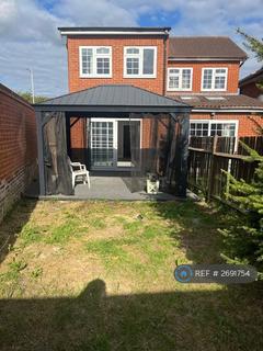 2 bedroom semi-detached house to rent, Fencepiece Road, Ilford, IG6