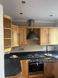 2 bedroom semi-detached house to rent, Fencepiece Road, Ilford, IG6