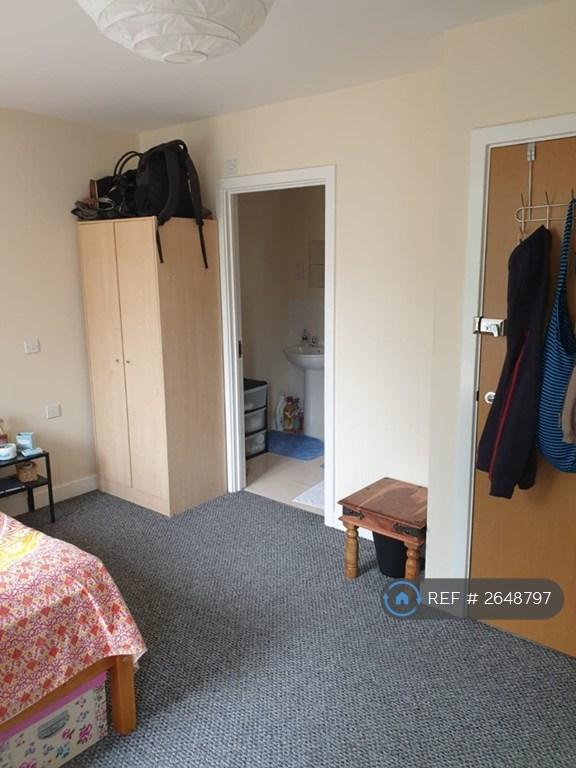 Vacant En-Suite Double Room.