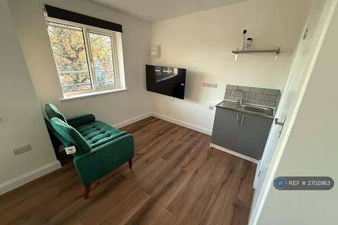 1 bedroom in a house share to rent, The Hoe, Watford, WD19