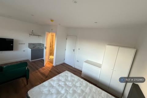 1 bedroom in a house share to rent, The Hoe, Watford, WD19
