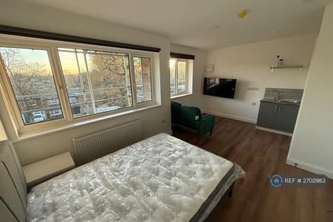 1 bedroom in a house share to rent, The Hoe, Watford, WD19
