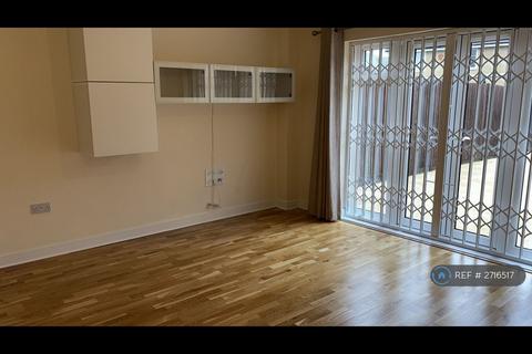 4 bedroom semi-detached house to rent, Kings Reach, Slough, SL3