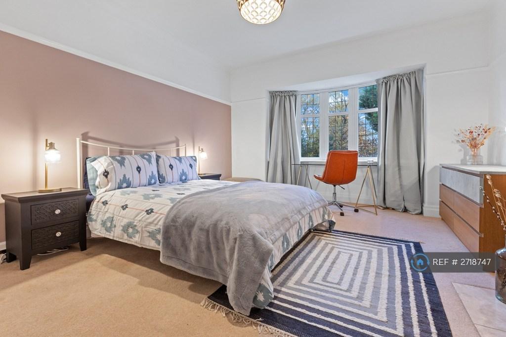 Upstairs Calm & Spacious Garden-Facing With Desk