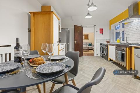 1 bedroom in a house share to rent, Lullington Road, Salford, M6
