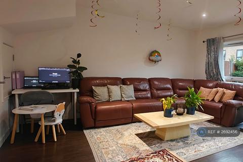 3 bedroom terraced house to rent, Dowletts Road, Dagenham, RM8