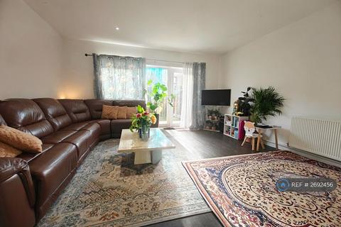 3 bedroom terraced house to rent, Dowletts Road, Dagenham, RM8