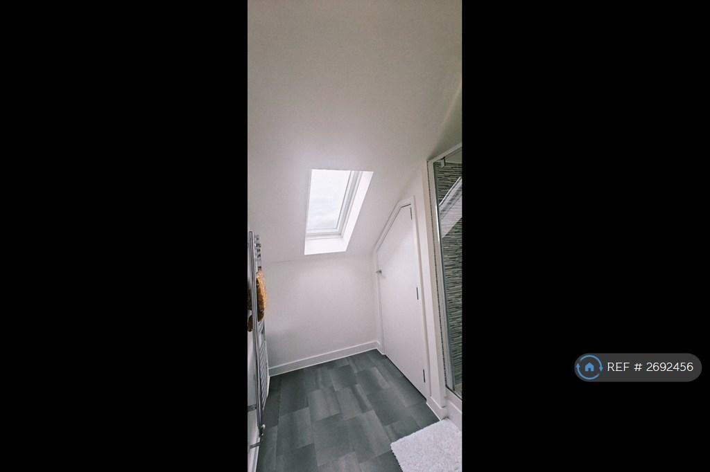 Second Floor Bathroom (Ensuite)
