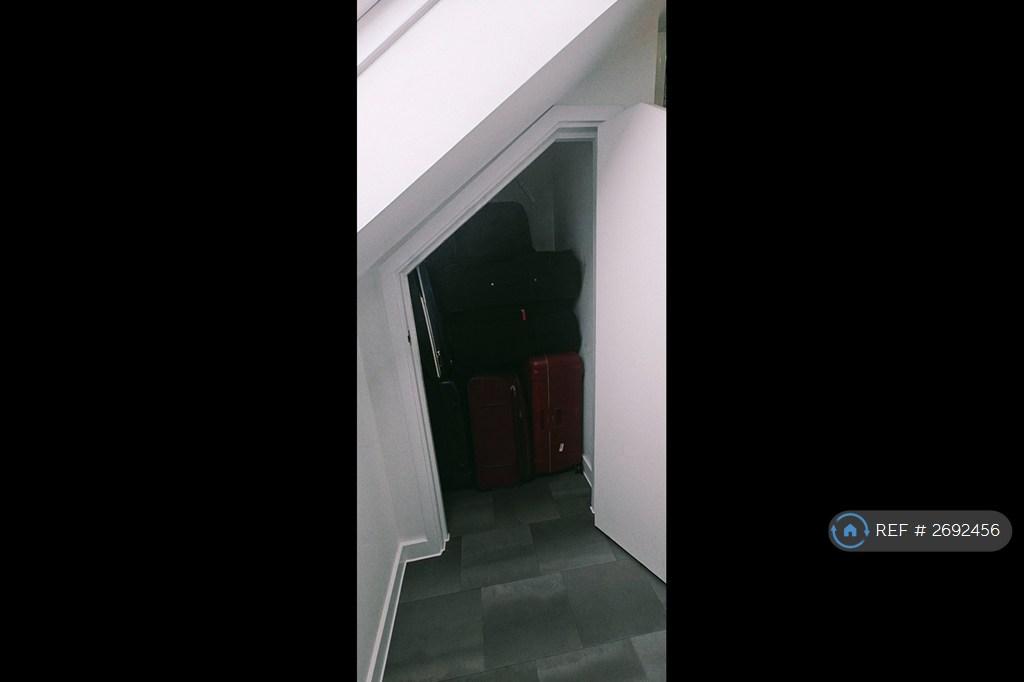 Second Floor Bathroom Storage (Ensuite)