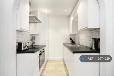 Studio to rent, Aldridge Road Villas, London, W11
