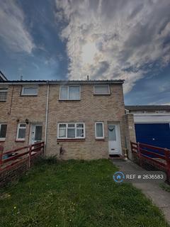 3 bedroom semi-detached house to rent, Medway Close, London, CR0