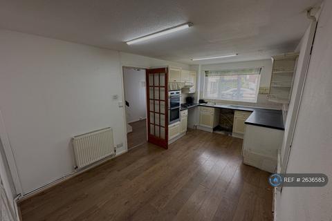 3 bedroom semi-detached house to rent, Medway Close, London, CR0