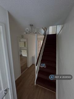 3 bedroom semi-detached house to rent, Medway Close, London, CR0
