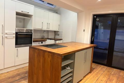 4 bedroom terraced house to rent, Claxton Grove, London, W6