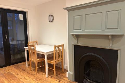 4 bedroom terraced house to rent, Claxton Grove, London, W6