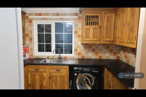 1 bedroom in a house share to rent, Celandine Close, South Ockendon, RM15