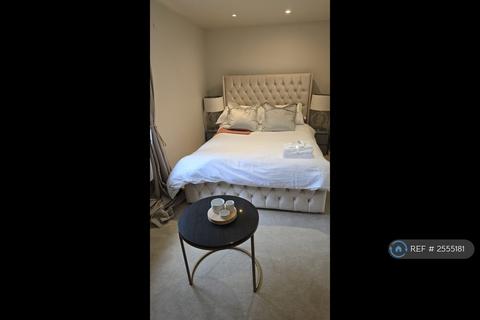 1 bedroom in a house share to rent, Celandine Close, South Ockendon, RM15