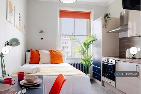Studio to rent, Leinster Square, London, W2