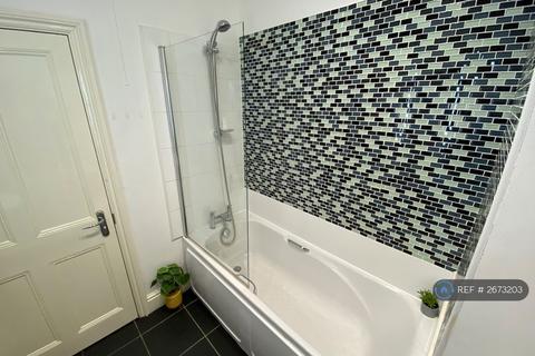 2 bedroom flat to rent, Bath Street, Leamington Spa, CV31