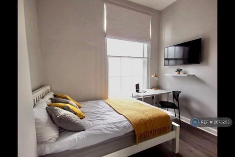 2 bedroom flat to rent, Bath Street, Leamington Spa, CV31