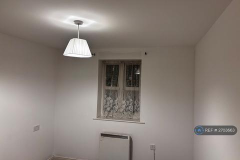2 bedroom flat to rent, Scholars Walk, Langley, Slough, SL3