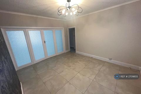 3 bedroom semi-detached house to rent, Haversham Road, Manchester, M8