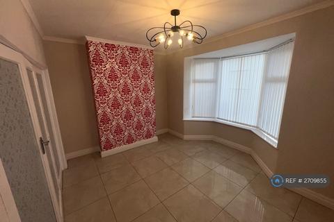 3 bedroom semi-detached house to rent, Haversham Road, Manchester, M8
