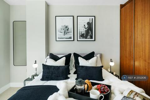 2 bedroom flat to rent, Duckman Tower, London, E14